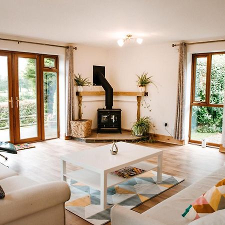 Holly Cottage, 2 Bed House, Sleeps 6 Cleobury Mortimer Esterno foto